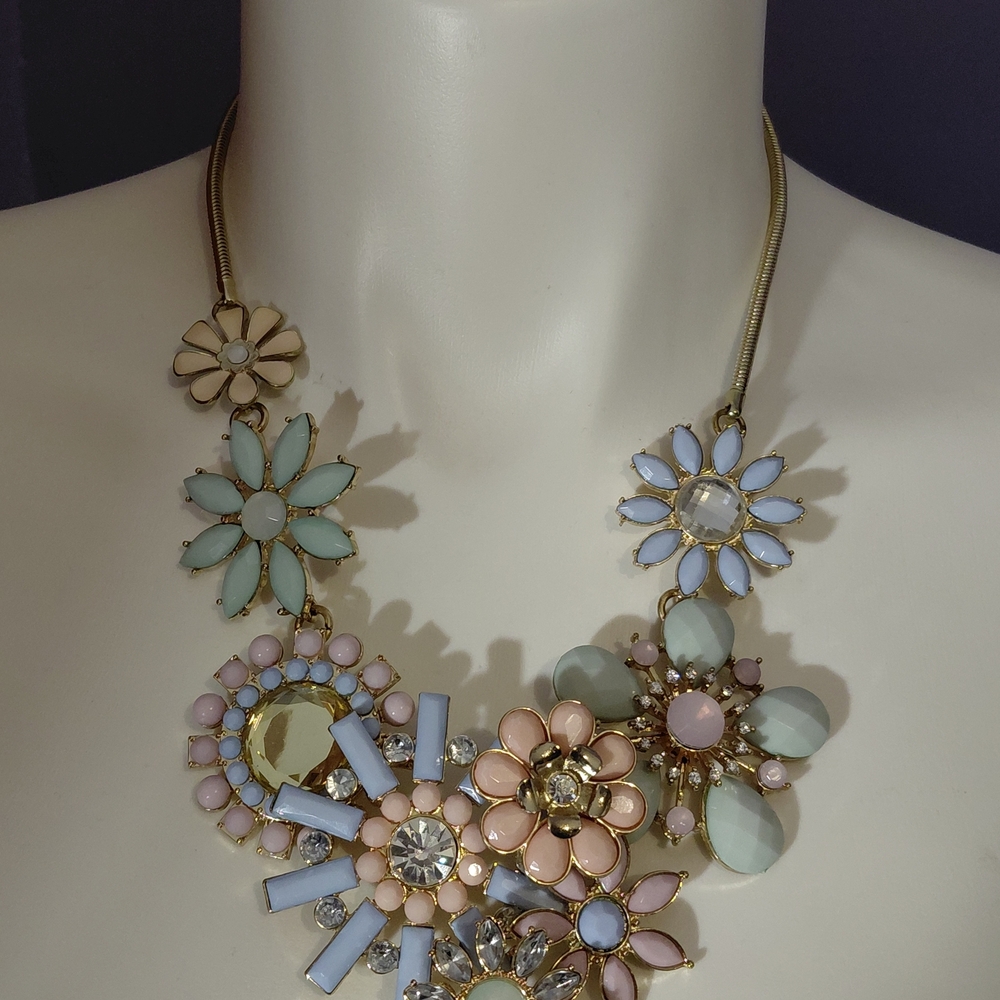 Elegant Floral Necklace with Pastel Accents